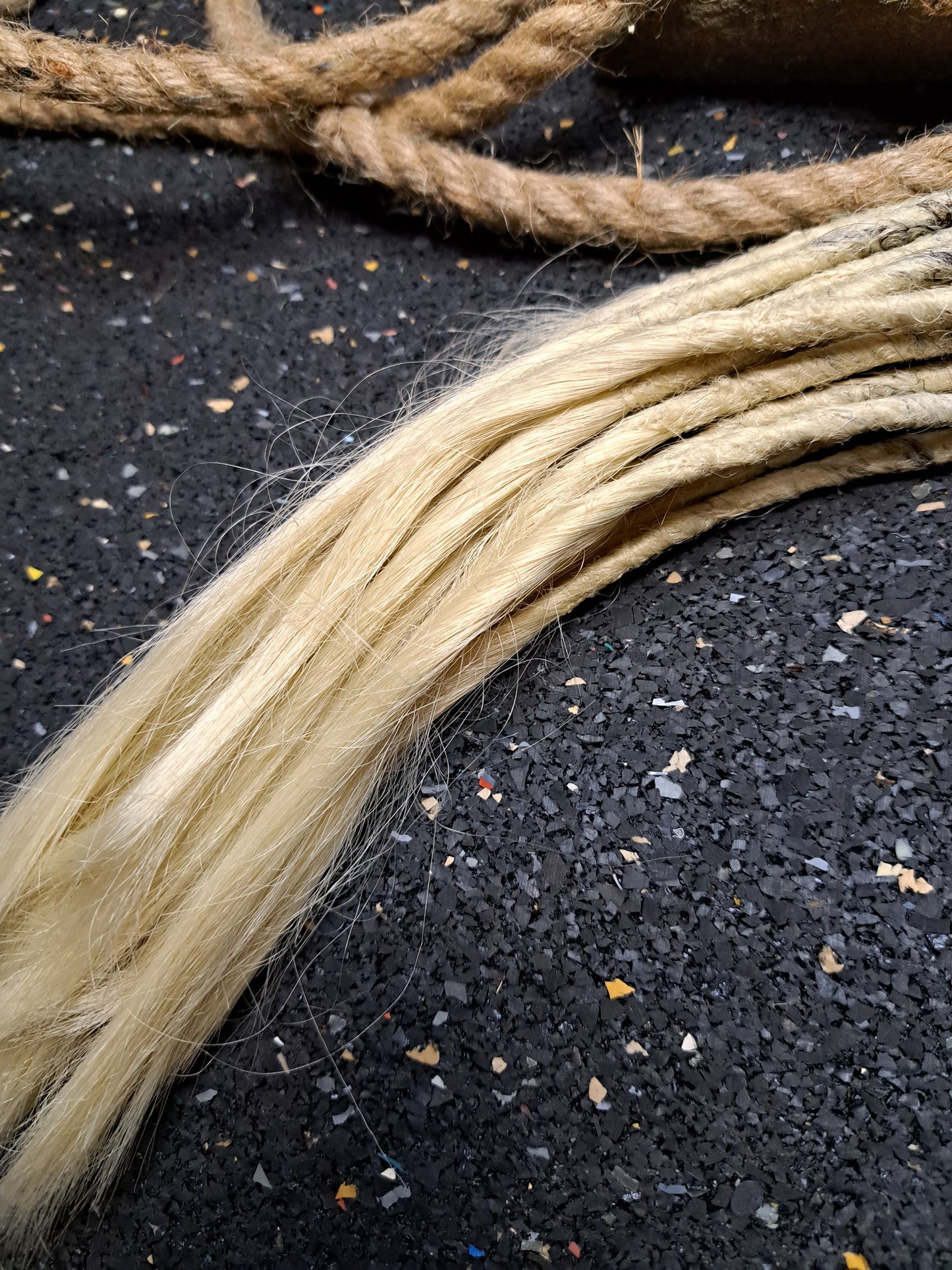 Synthetische Dreads Single Ended 50cm Braun zu Lichtblond