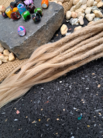 Dread Extensions Aschblond 35-40cm zum Flechten