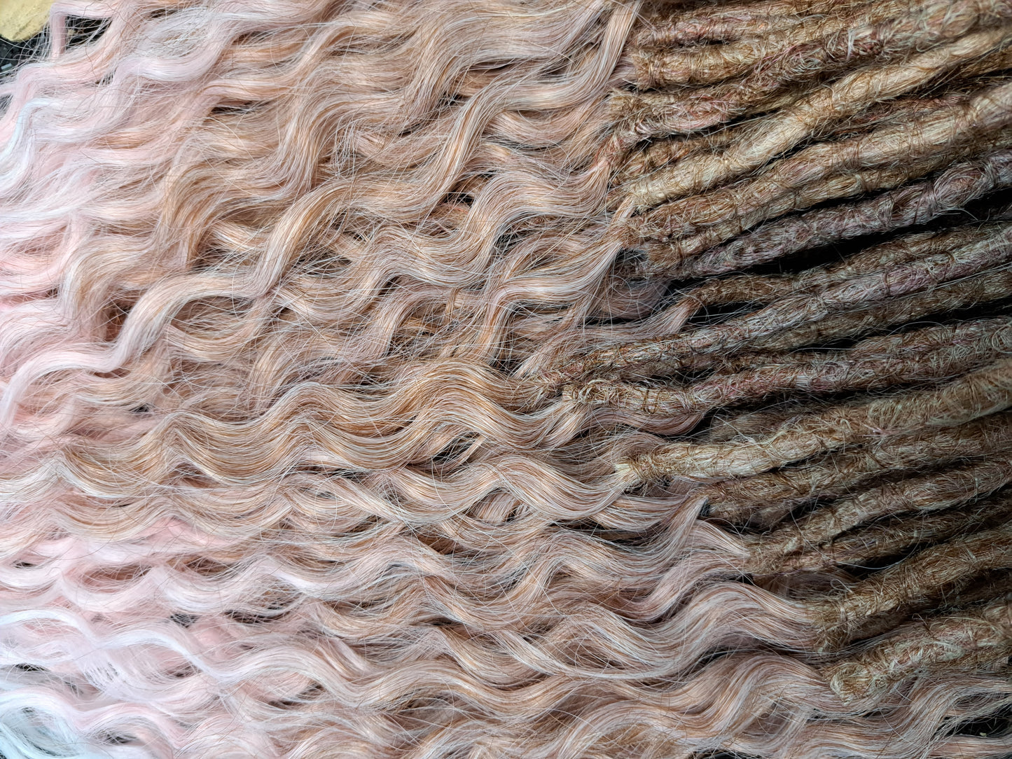 Curly Dreadlocks Double Ended Hellbraun Rosa Weiß 55cm